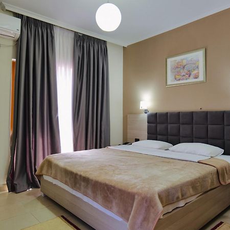Hotel Mediterrane Саранда Екстер'єр фото