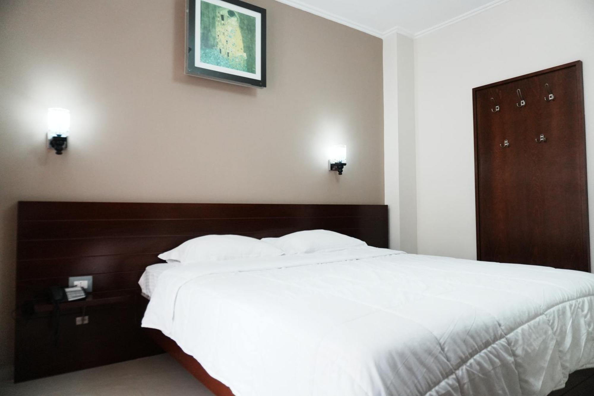 Hotel Mediterrane Саранда Екстер'єр фото