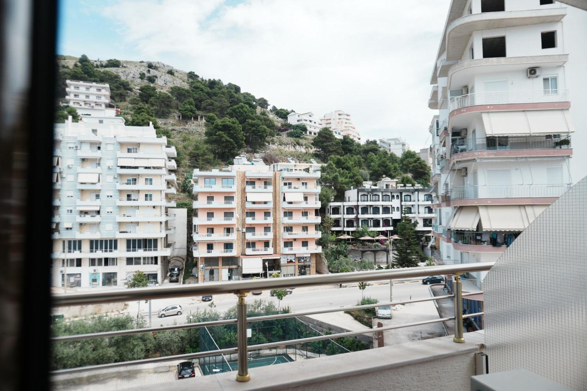 Hotel Mediterrane Саранда Екстер'єр фото