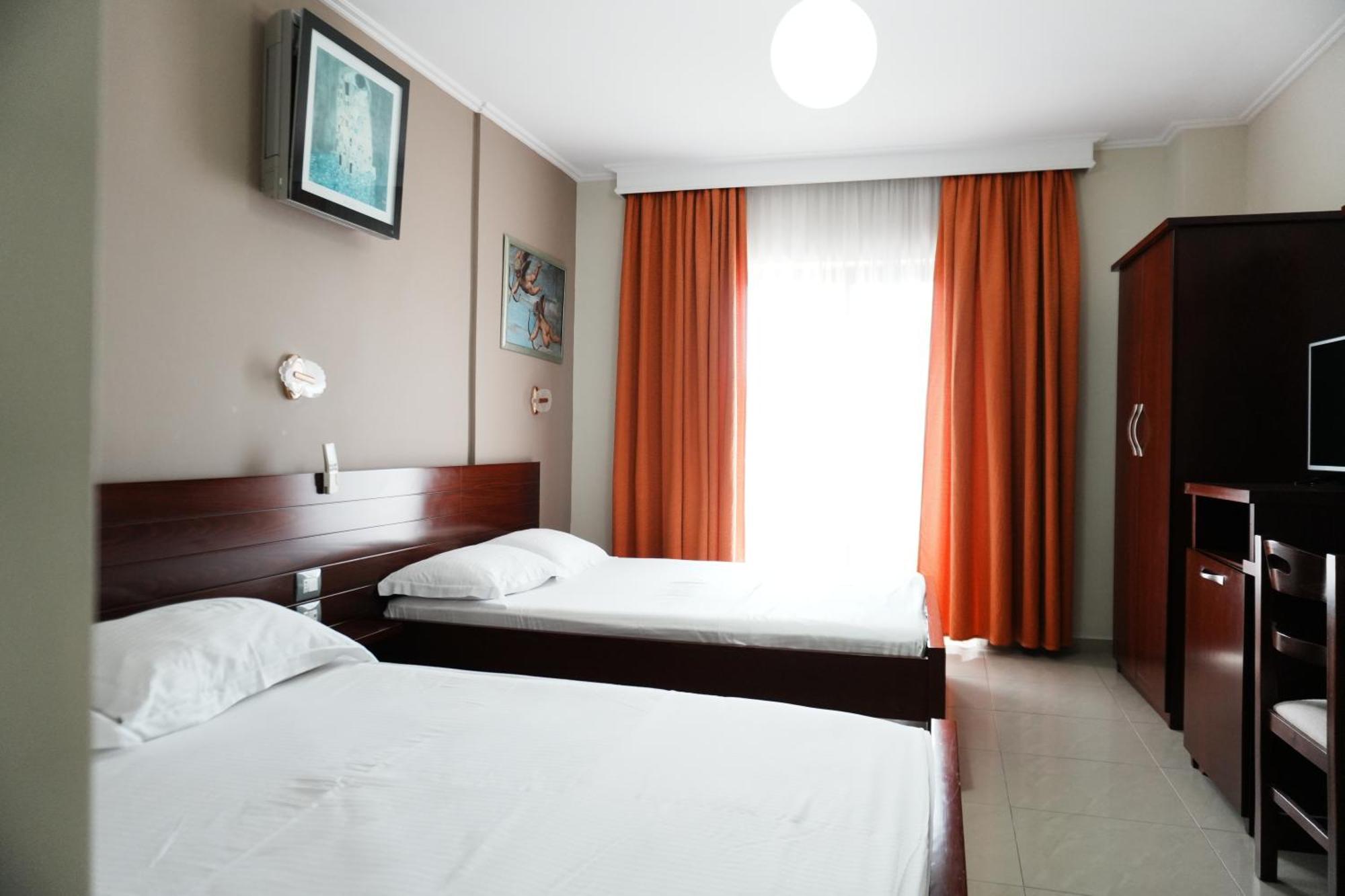 Hotel Mediterrane Саранда Екстер'єр фото