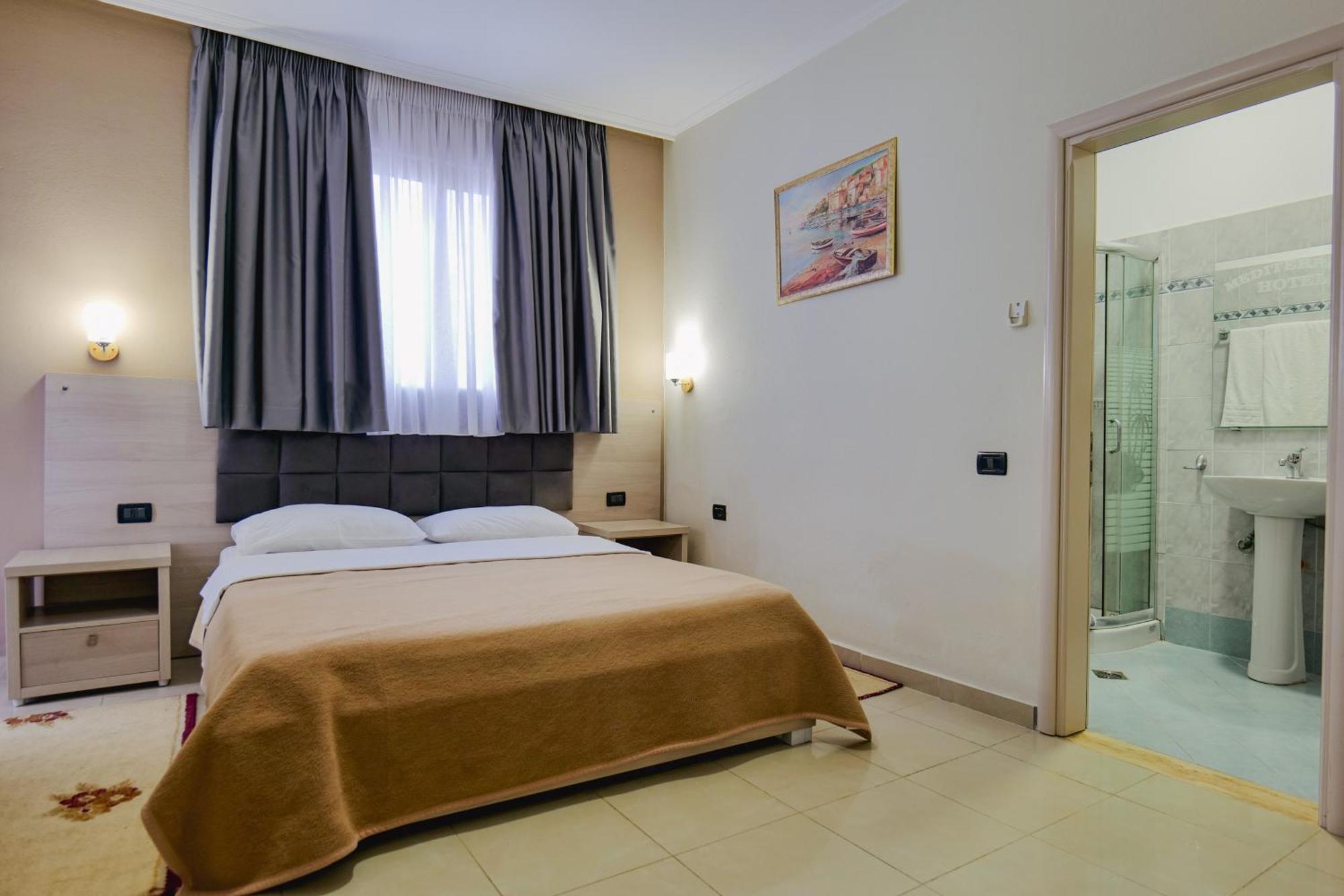Hotel Mediterrane Саранда Екстер'єр фото