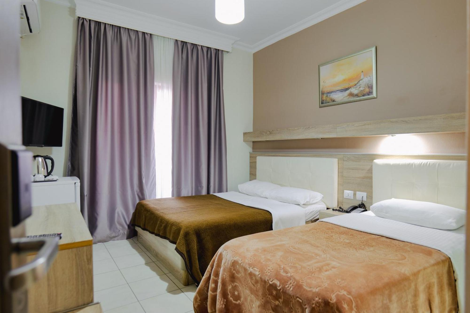 Hotel Mediterrane Саранда Екстер'єр фото