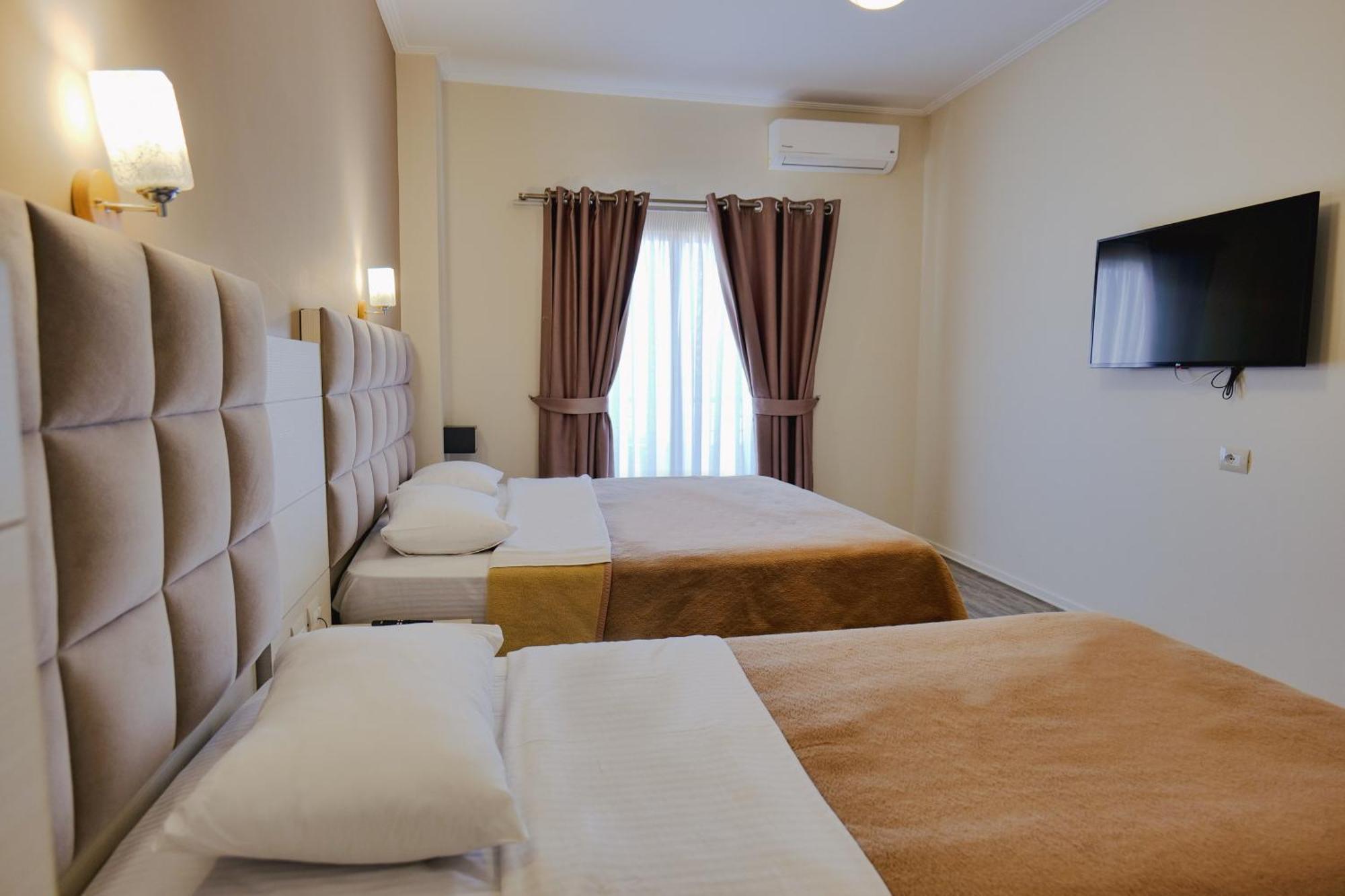 Hotel Mediterrane Саранда Екстер'єр фото