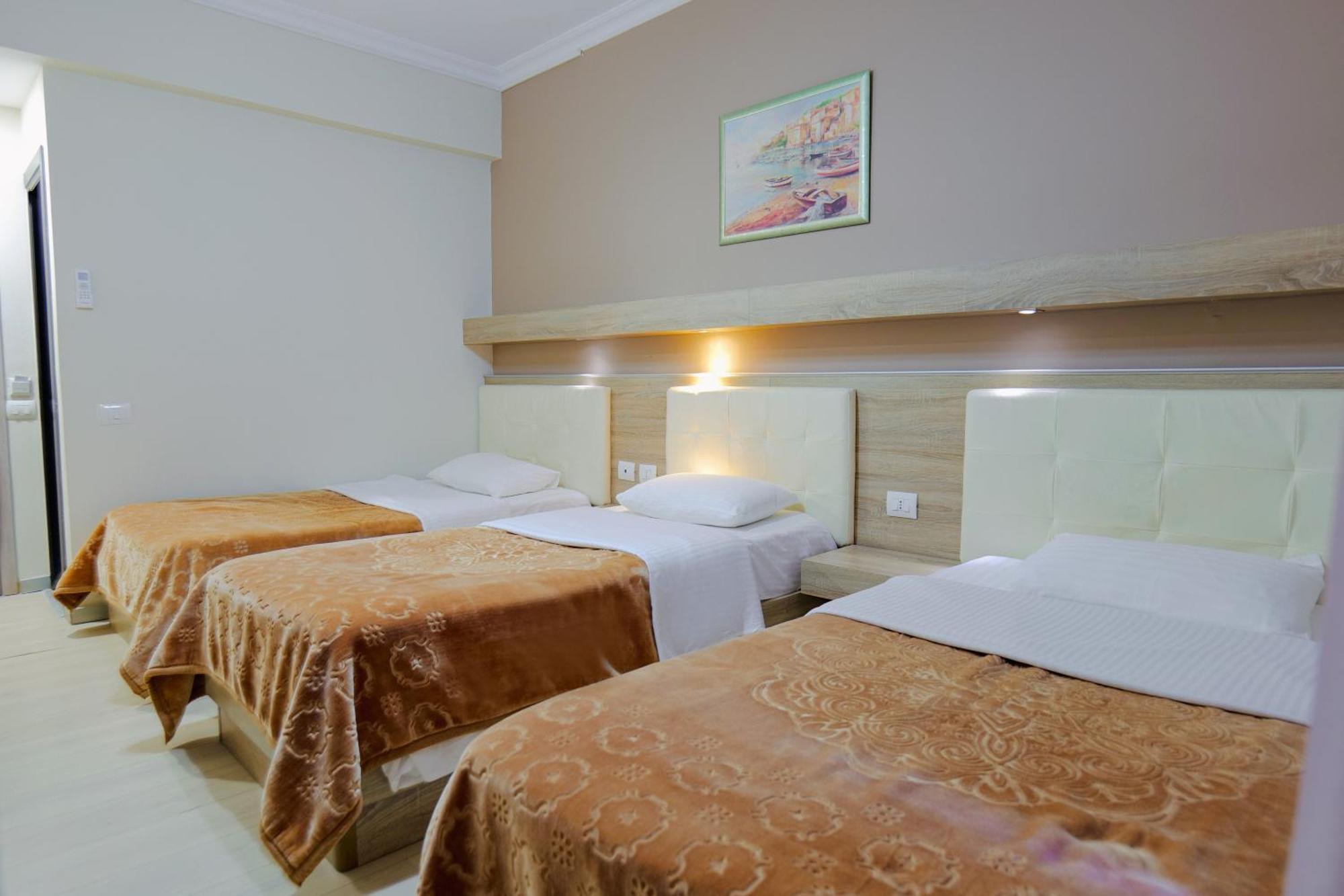 Hotel Mediterrane Саранда Екстер'єр фото