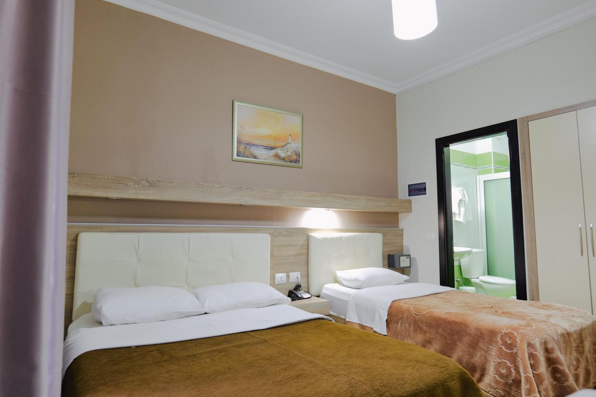 Hotel Mediterrane Саранда Екстер'єр фото