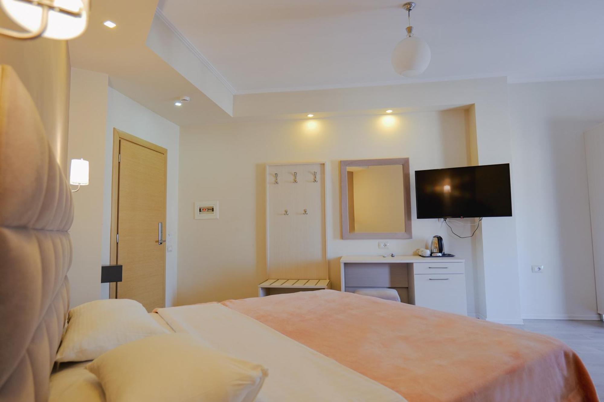 Hotel Mediterrane Саранда Екстер'єр фото